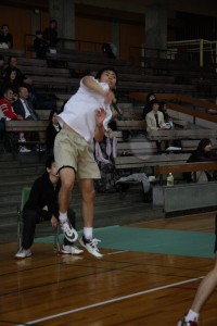 昨年の早慶戦、気を吐く渋谷選手