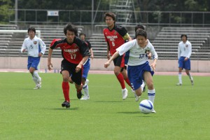 ドリブルで切り込む森田