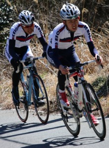 練習に励む自転車競技部の部員達