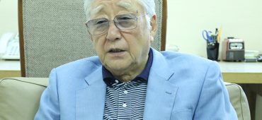 劇場で、戦争を伝える 浅利慶太氏