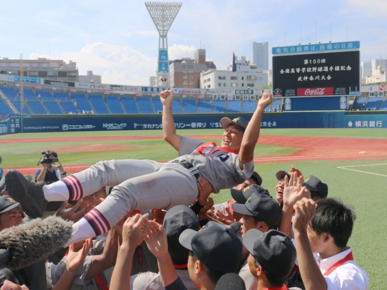 塾高、10年越し悲願の甲子園へ　激戦勝ち抜いたヒーローたちの「顔」