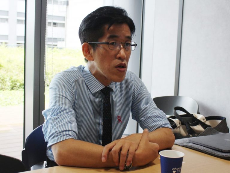 岸博幸教授に学ぶ　スマホ依存に潜む危険