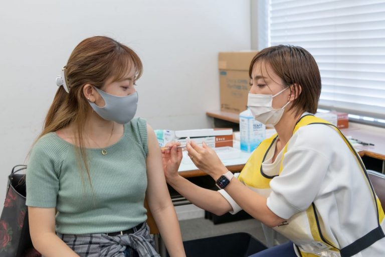 慶大、ワクチン接種終わる　76.4%の接種率　慶大「予想を上回った形に」