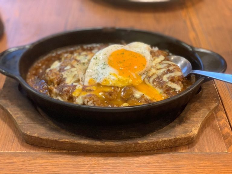 創業60年の伝統の味！ボリューム満点の洋食屋「とらひげ」